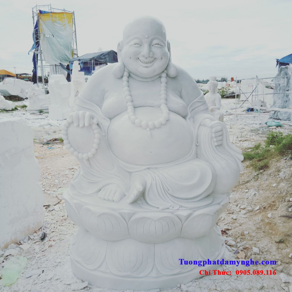 tượng Phật Di Lặc  đá Non Nước - Đà Nẵng